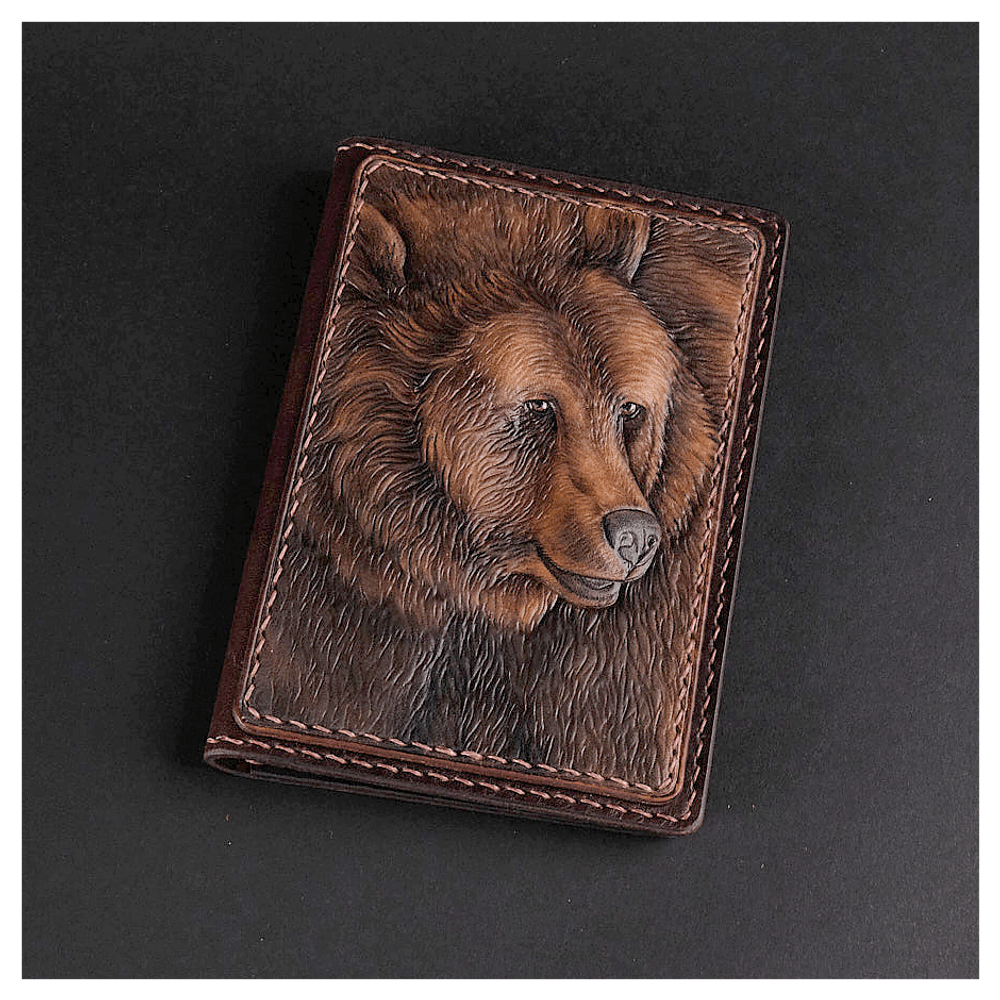 Кожаная обложка на паспорт «Медведь»
