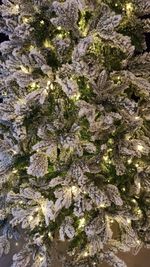 Заснеженная ель с гирляндой «Барокко» теплый свет (Литая+пвх) 210 см / 2,1 м