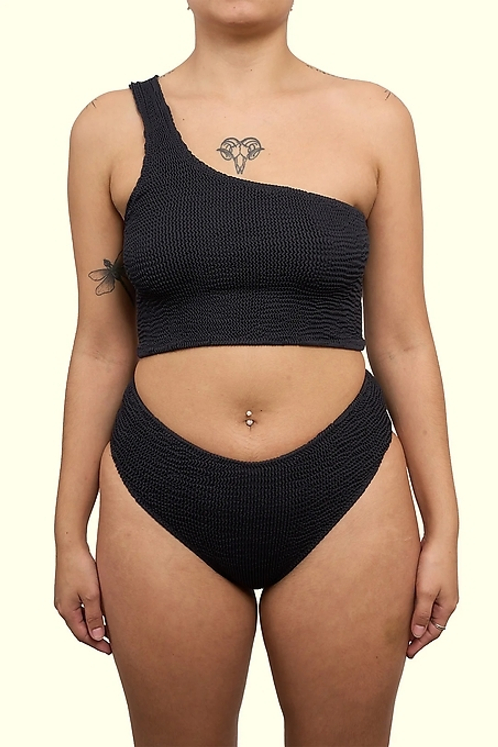 Топ купальника черный