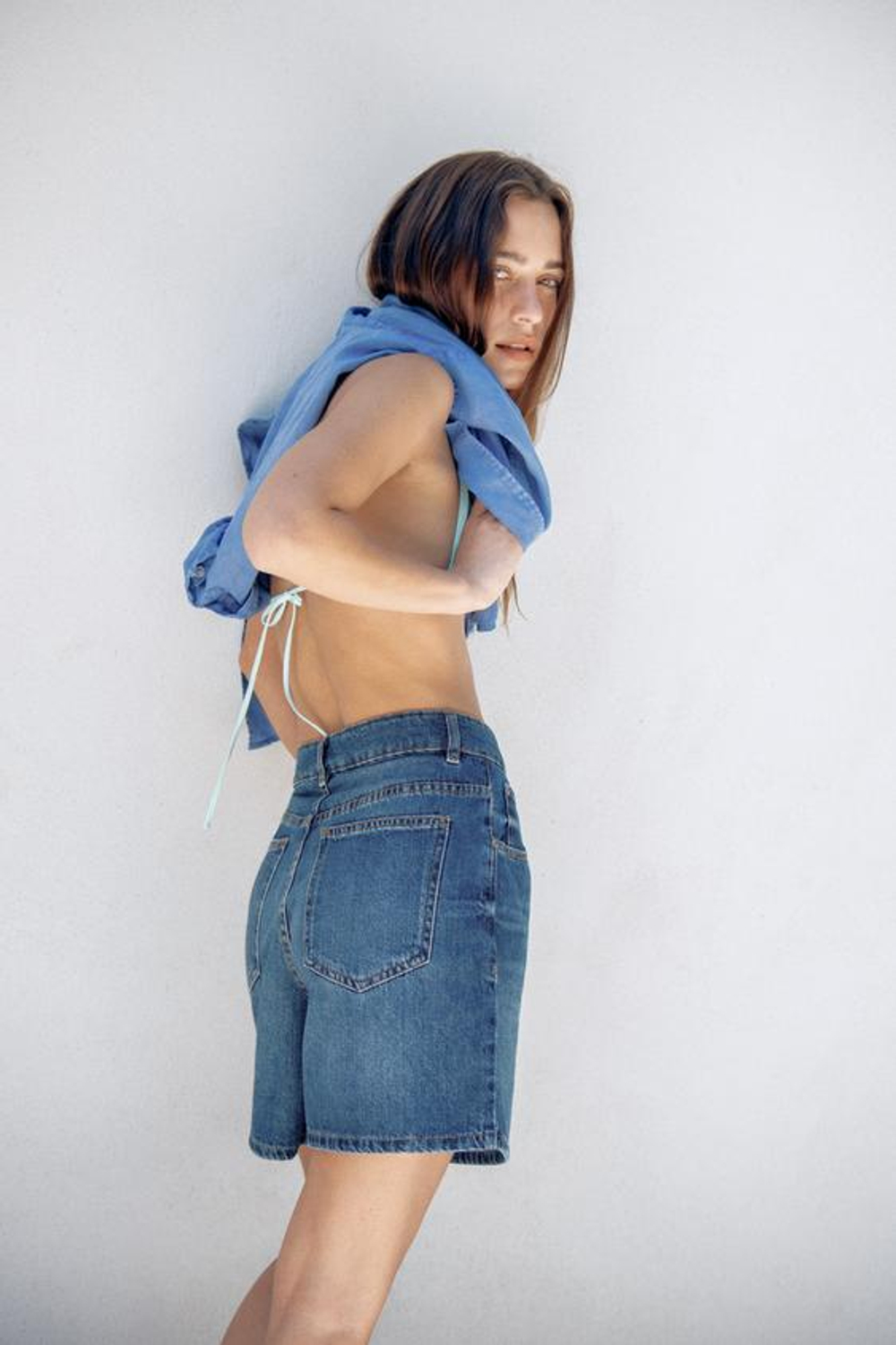 ZARA ДЖИНСОВЫЕ ШОРТЫ С ВЫСОКОЙ ПОСАДКОЙ, СИНИЙ