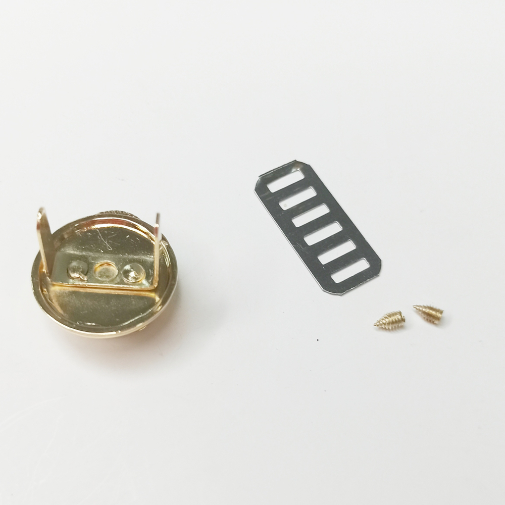 Замок-защелка на винтах 20*28 Золото