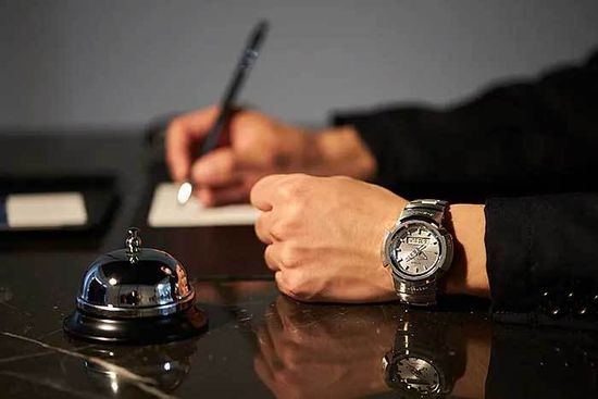 Японские наручные часы Casio G-SHOCK AWM-500D-1A8 с хронографом