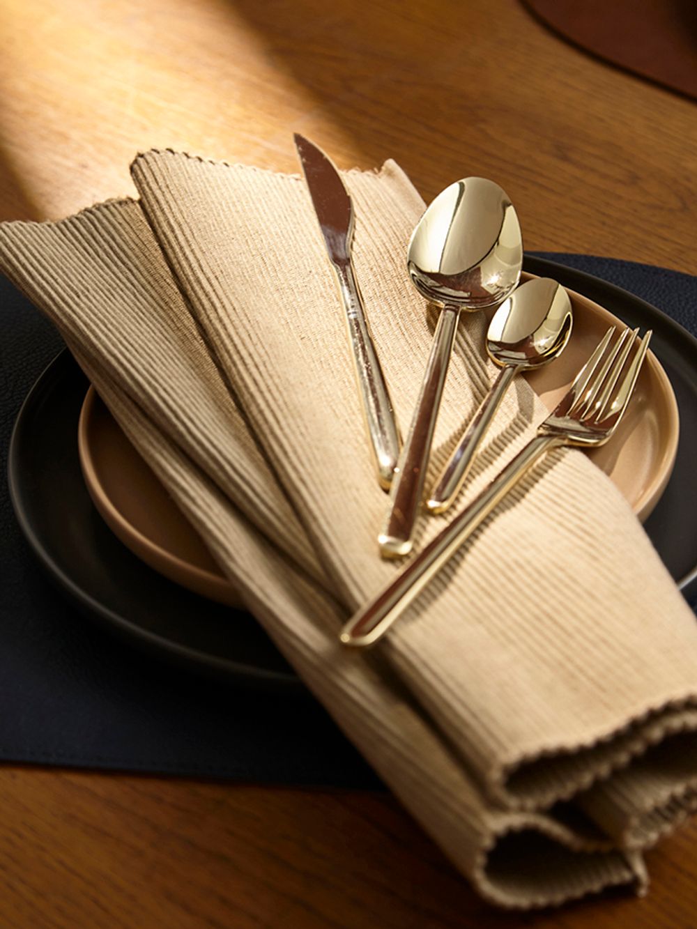 Набор столовых приборов Pure, золотистые глянцевые, 16 пред.