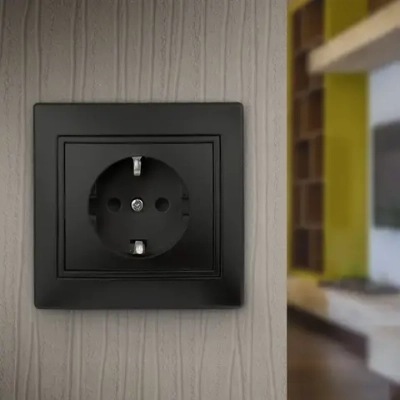 Розетка Intro Plano 1-202-05 с заземлением 2P+E Schuko 16А-250В IP20 скрытой установки черный