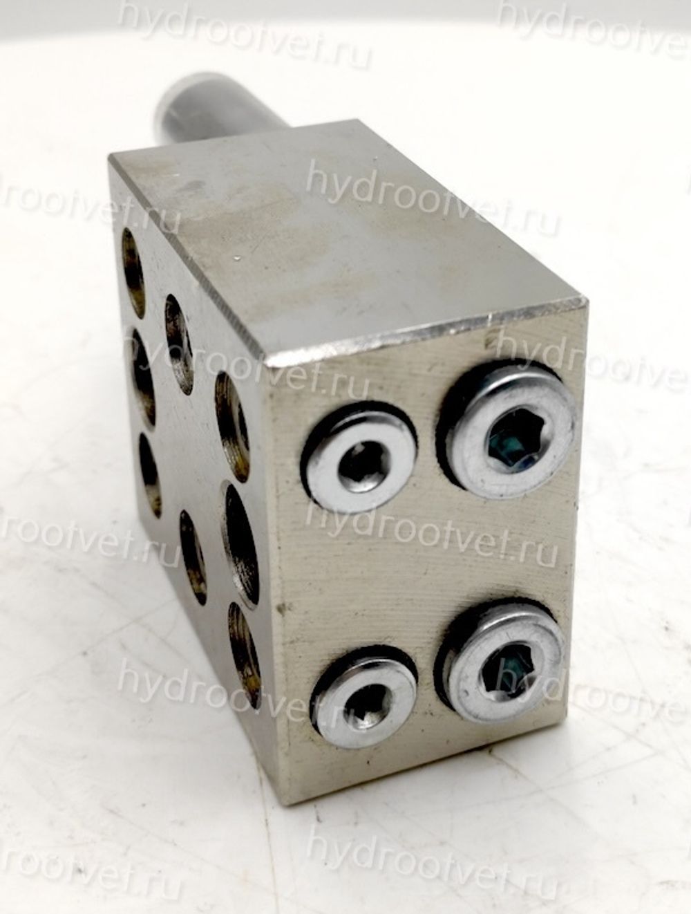 2-02-2П - Питатель модульного исполнения для двухлинейных смазочных систем с рабочим давлением 200 бар, количество выходов 2, максимальная доза на выход 2 мл/цикл, с регулятором и индикатором