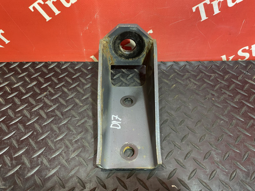 Кронштейн амортизатора переднего