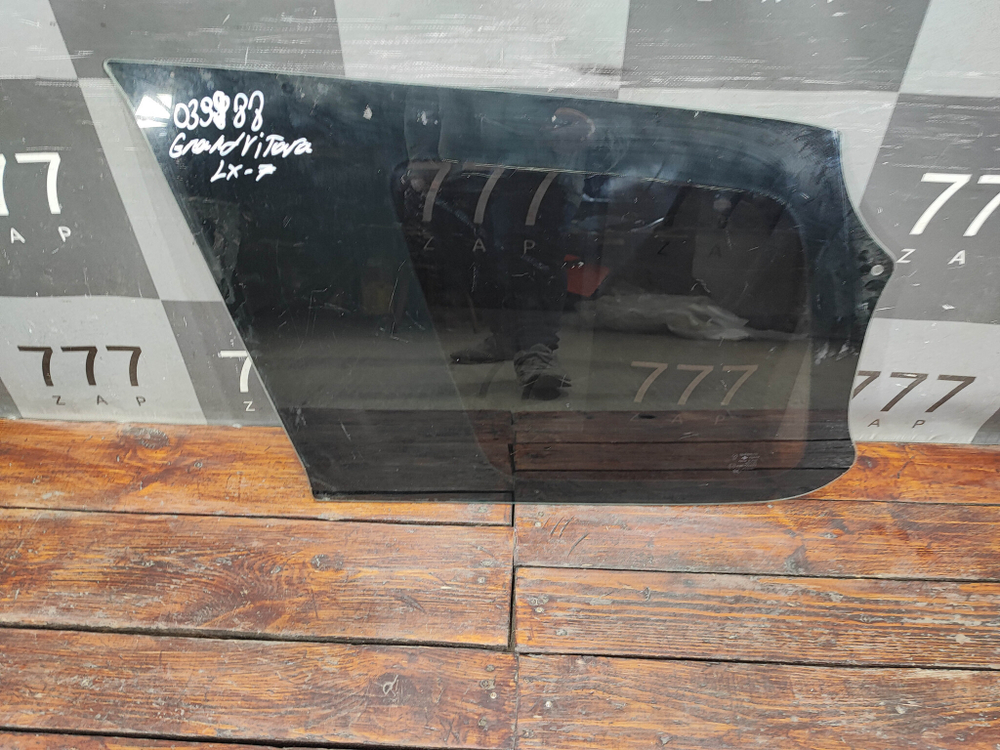 Стекло багажника левое Suzuki Grand Vitara XL-7 98-05 Б/У Оригинал 8457052D20