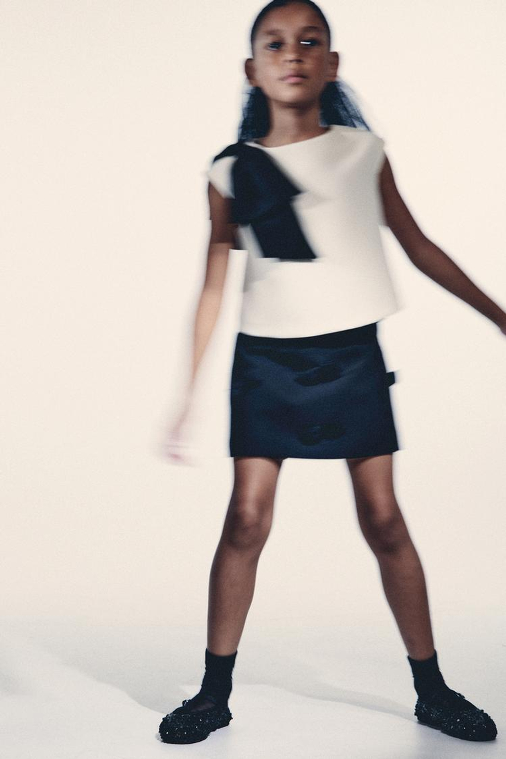 ZARA ТОП С КОНТРАСТНЫМ БАНТОМ, ЭКРЮ/ЧЕРНЫЙ