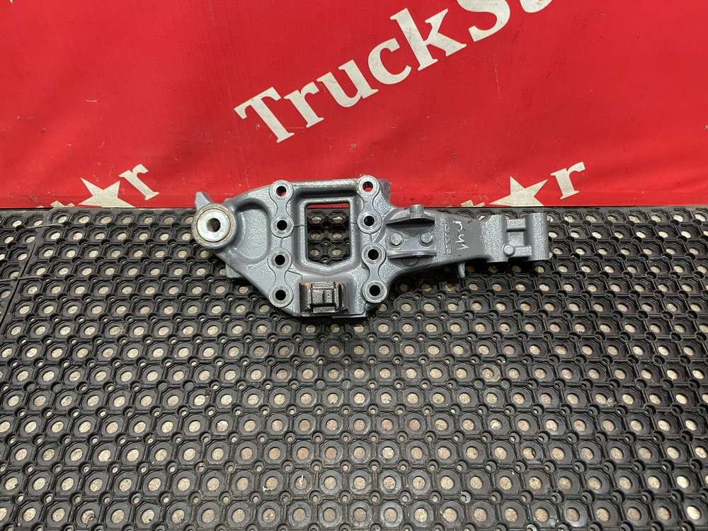 Кронштейн рессоры передней правый 2020г.