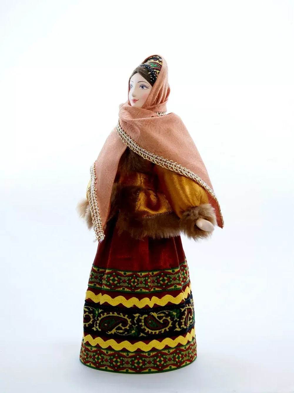 Кукла коллекционная Женщина в русском зимнем наряде