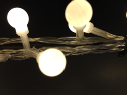 Гирлянда ягодки на светлом проводе на батарейках 48 LED Luca Lighting