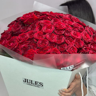 Букет из красной розы премиум Рэд Наоми 101