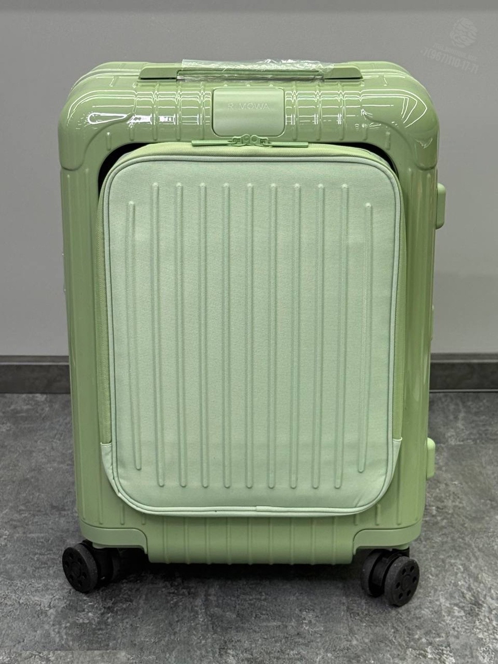 Чемодан Rimowa Essential Sleeve Cabin