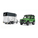 Внедорожник Land Rover Defender с прицепом-коневозкой и лошадью