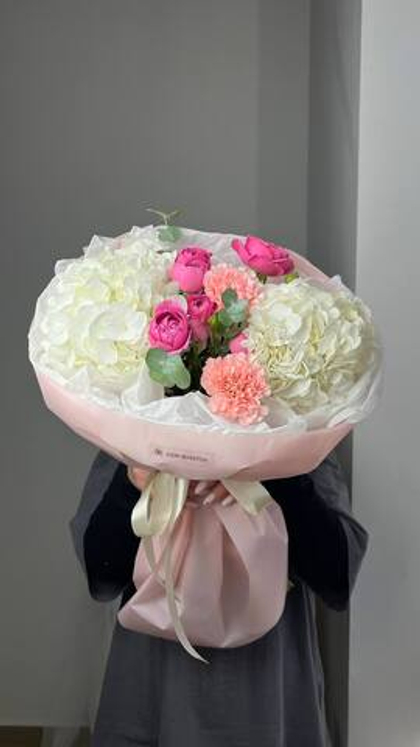 Авторский букет с гортензиями