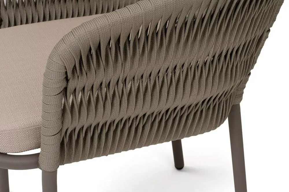 "Бордо" стул плетеный из роупа (колос), каркас алюминий бежево-серый (RAL7006) муар, роуп серо-коричневый 23мм, ткань Mossle бежевая