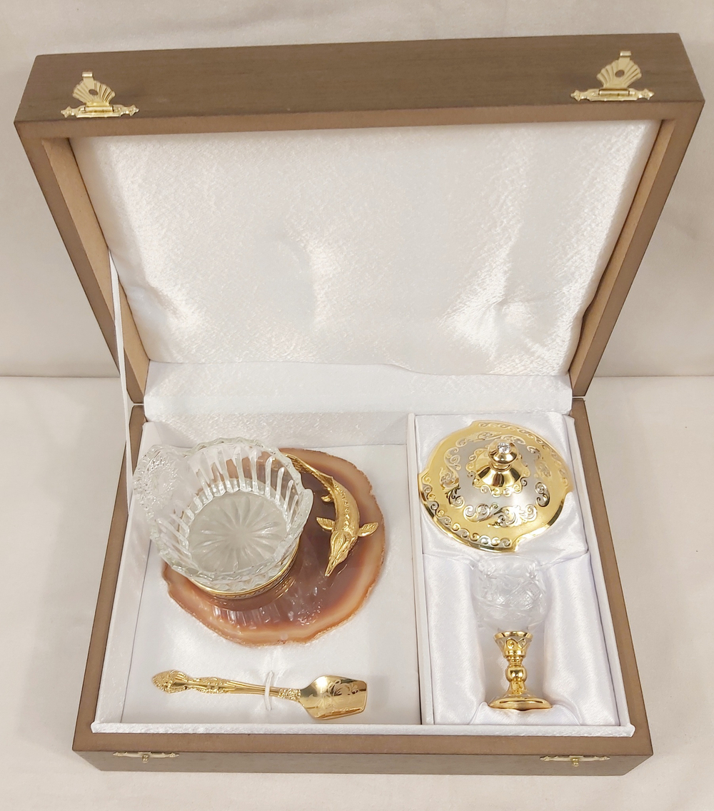 Икорница "Осетринка" с крышечкой на агате с рюмочкой