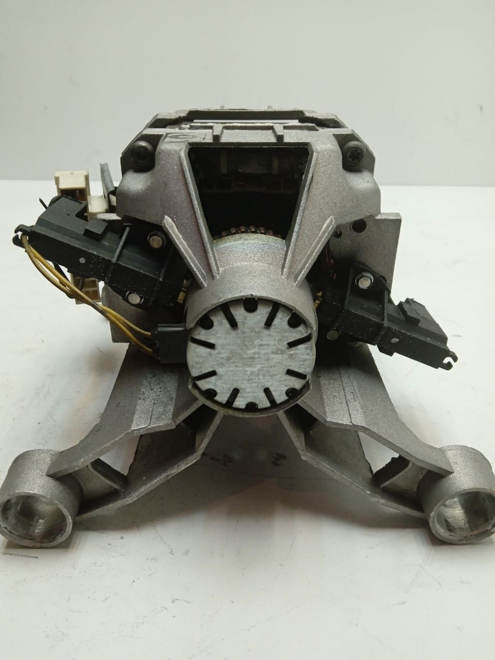 ZWS2101 кт9 Двигатель для стиральных машин Electrolux Zanussi 4055114062 б/у