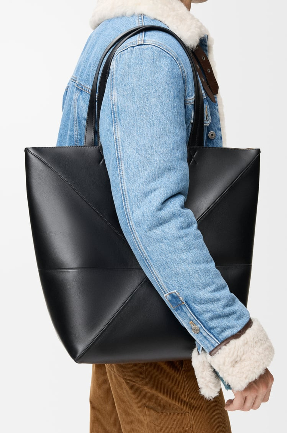 Loewe Сумка-тоут XL Puzzle Fold из блестящей телячьей кожи, черный