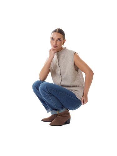 Бежевый шерстяной жилет на пуговицах