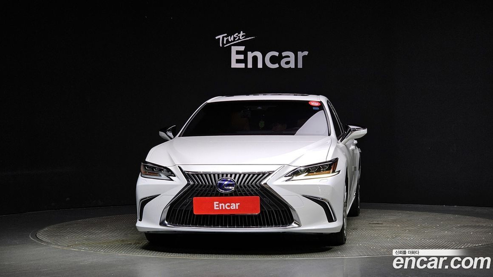 Lexus ES300h 7 Generation Executive (01.2020)