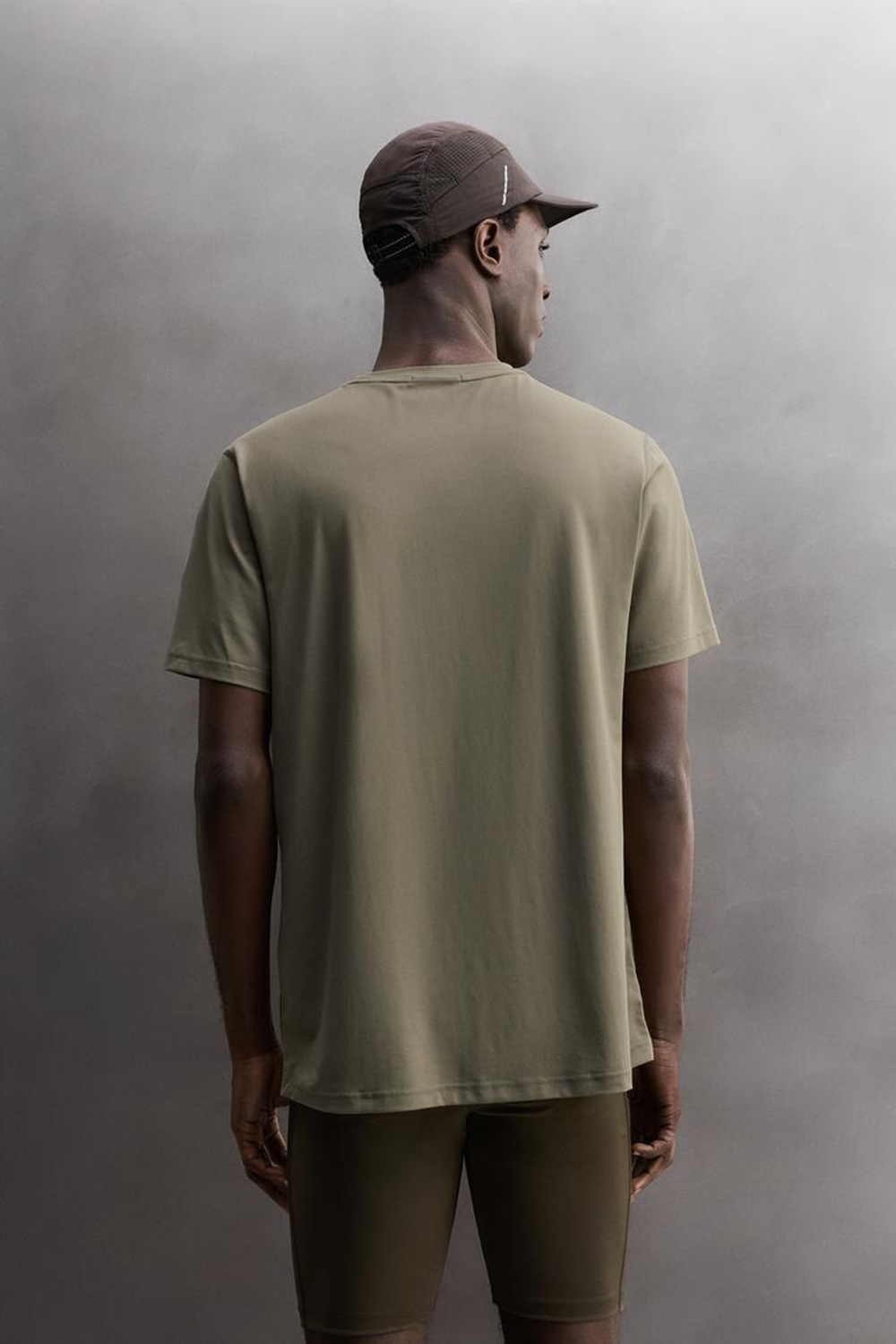 ZARA БАЗОВАЯ СПОРТИВНАЯ ФУТБОЛКА ИЗ ТЕХНИЧЕСКОЙ ТКАНИ, МЯГКИЙ ЗЕЛЕНЫЙ