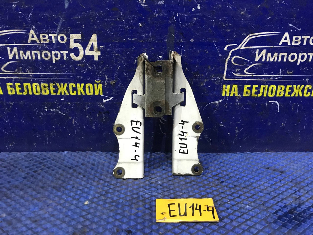 Петля капота правая NISSAN BLUEBIRD 1997