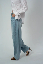 Джинсы голубые с боковыми вытачками