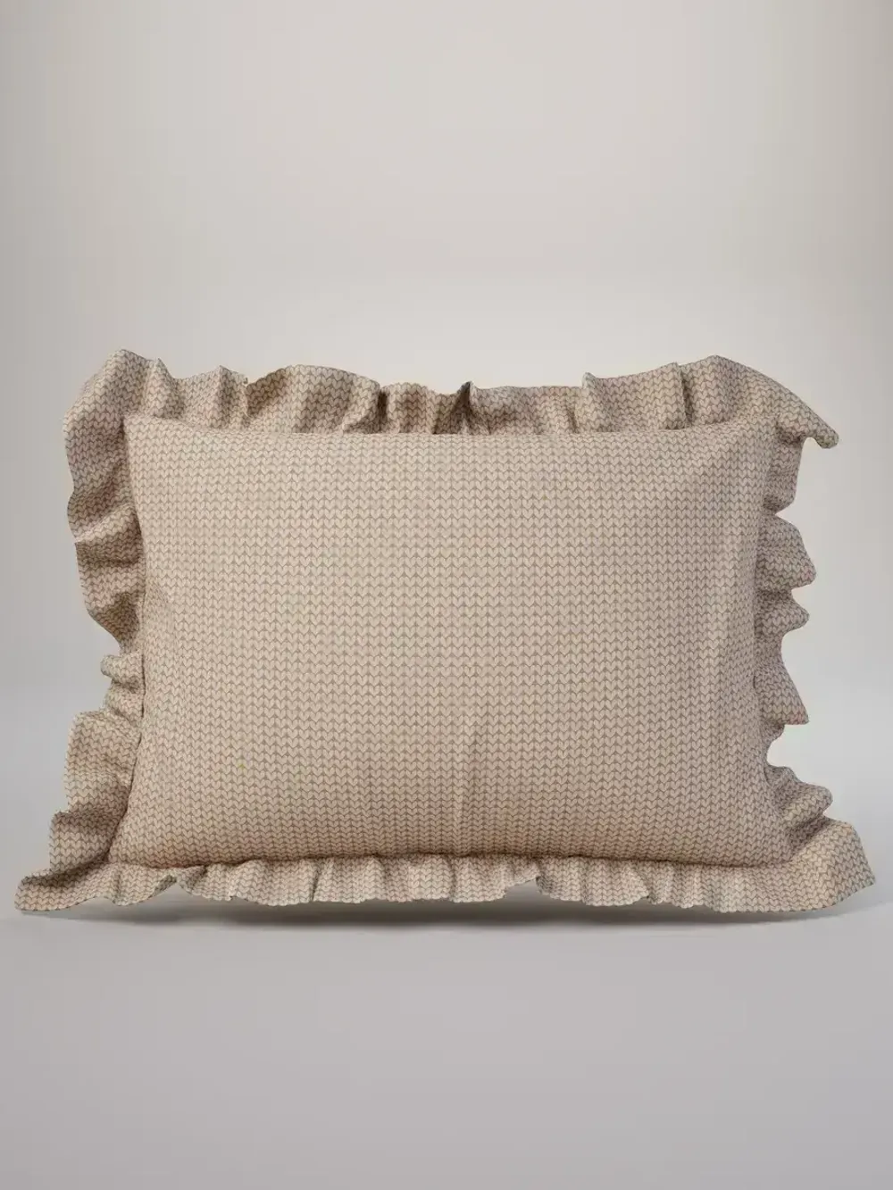 Декоративная наволочка с рюшами, оборками "Вязание" 50х70 см, 1 шт, без молнии