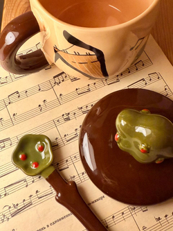 Кружка с крышкой и ложкой "Музыкальный лес"