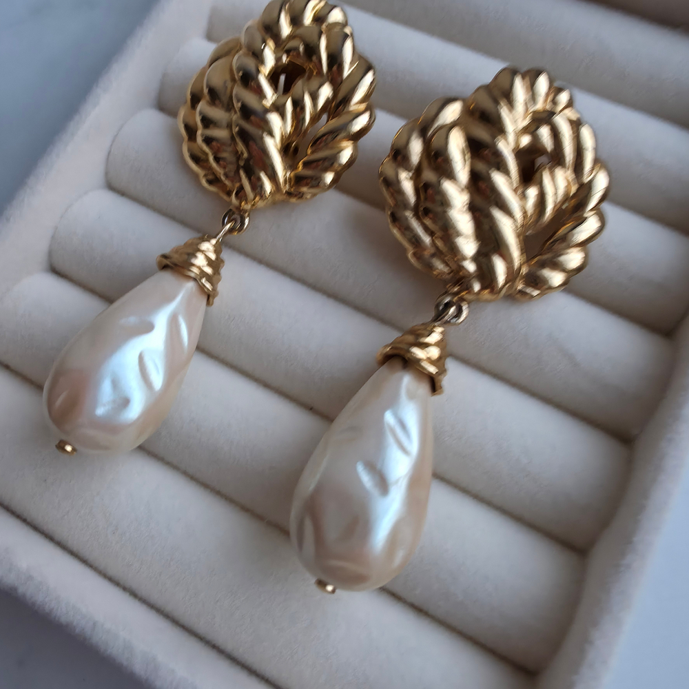 Клипсы Guy Laroche с жемчужиной