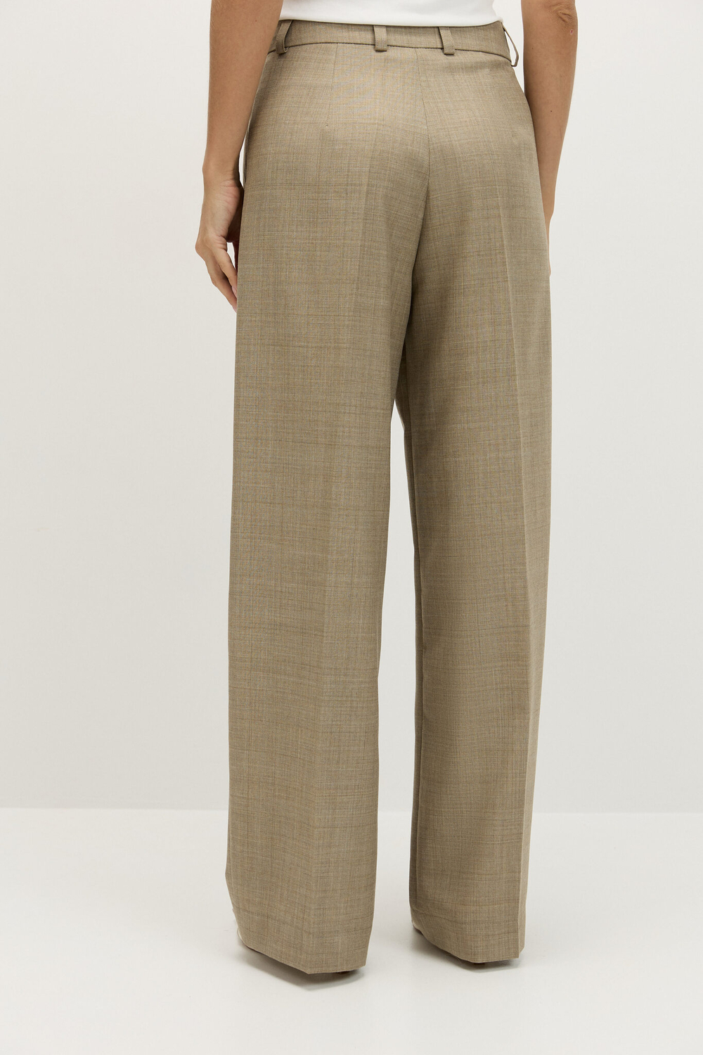 Брюки на поясе широкие