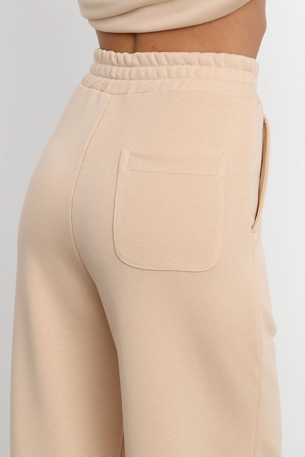 Джоггеры бананы без начеса из премиум футера ванильного цвета