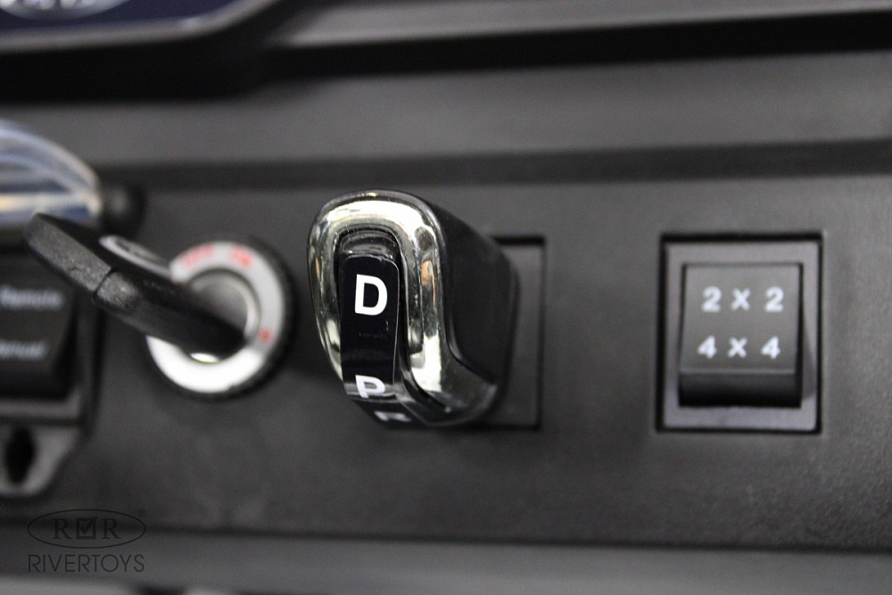Детский электромобиль RiverToys Range Rover HSE 4WD Y222YY черный глянец