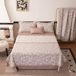 Комплект постельного белья на резинке с покрывалом «Серебряная россыпь»