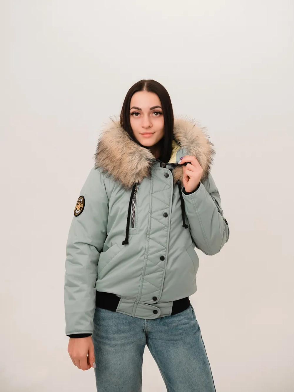 Куртка зимняя короткая с капюшоном