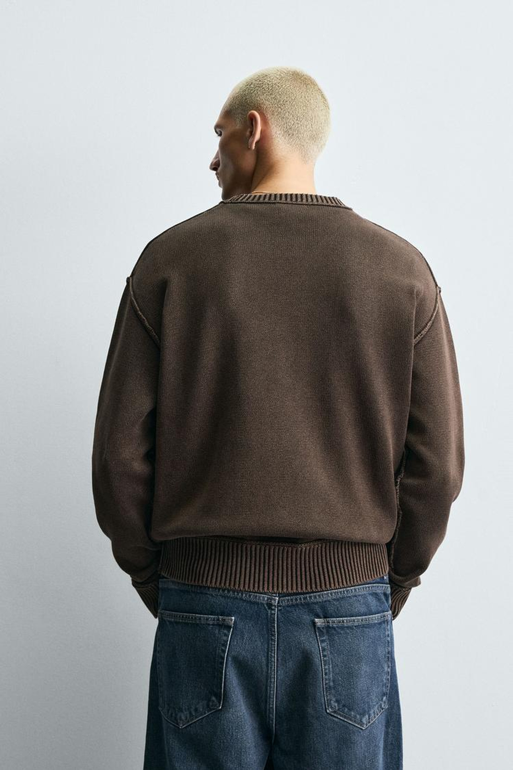 ZARA СВИТЕР С ПРИНТОМ И ЭФФЕКТОМ ПОТЕРТОСТИ, КОРИЧНЕВЫЙ