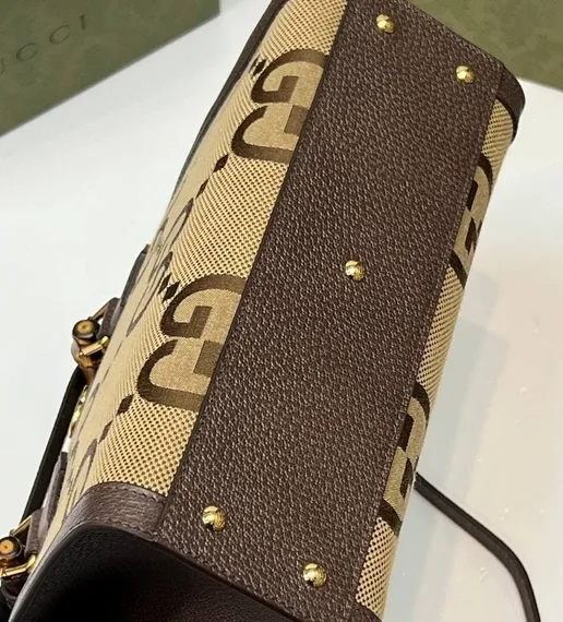 Маленькая сумка-тоут Gucci Diana Jumbo Gg