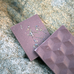 Рубиновый шоколад с вороникой, клубникой и лавандой "Весна" (КЫДТ)(100 г)