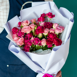 Микс кустовых роз в розовых тонах