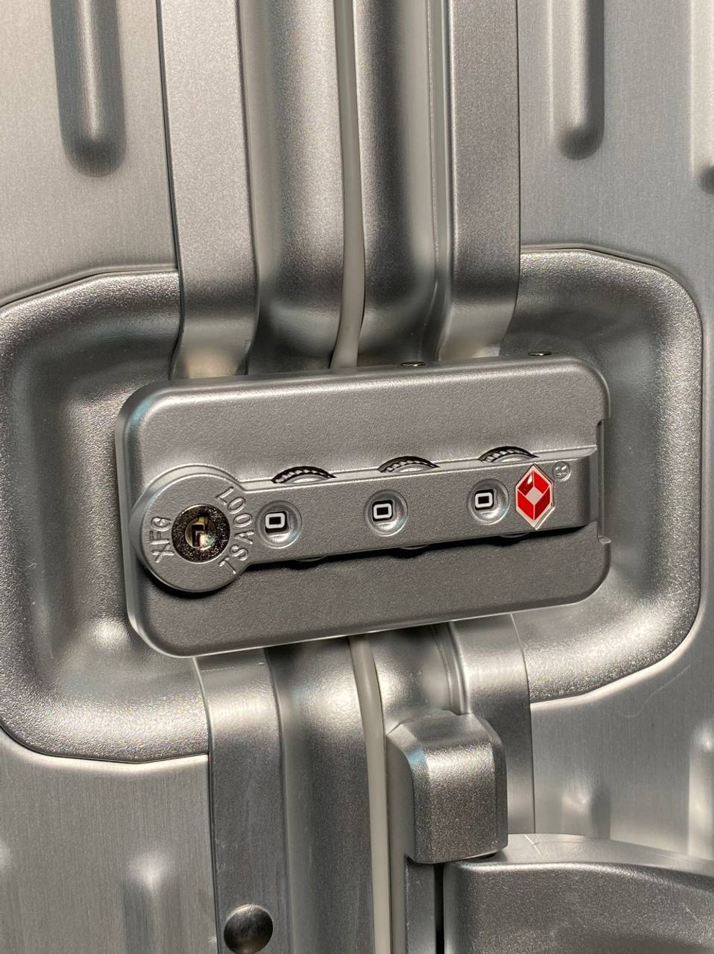 Чемодан Rimowa