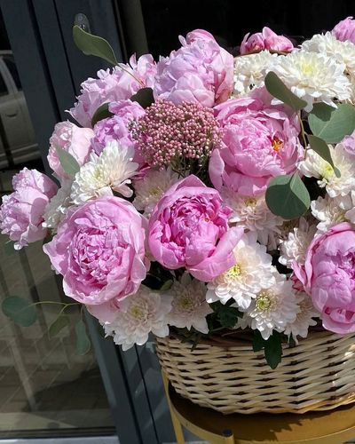 Цветочные корзины и коробки