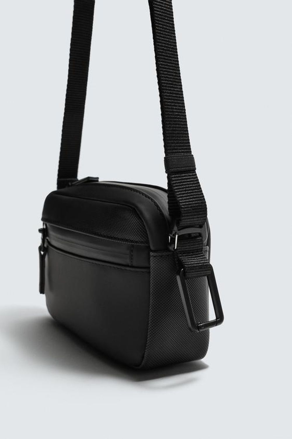 ZARA ПРОРЕЗИНЕННАЯ СУМКА С РЕЛЬЕФНОЙ ТЕКСТУРОЙ, ЧЕРНЫЙ