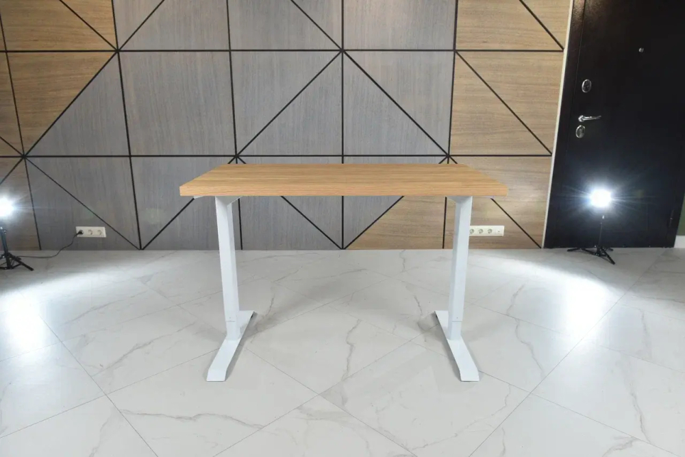 Регулируемый компьютерный стол Bazalt с регулировкой по высоте — столешница МДФ Дуб европейский