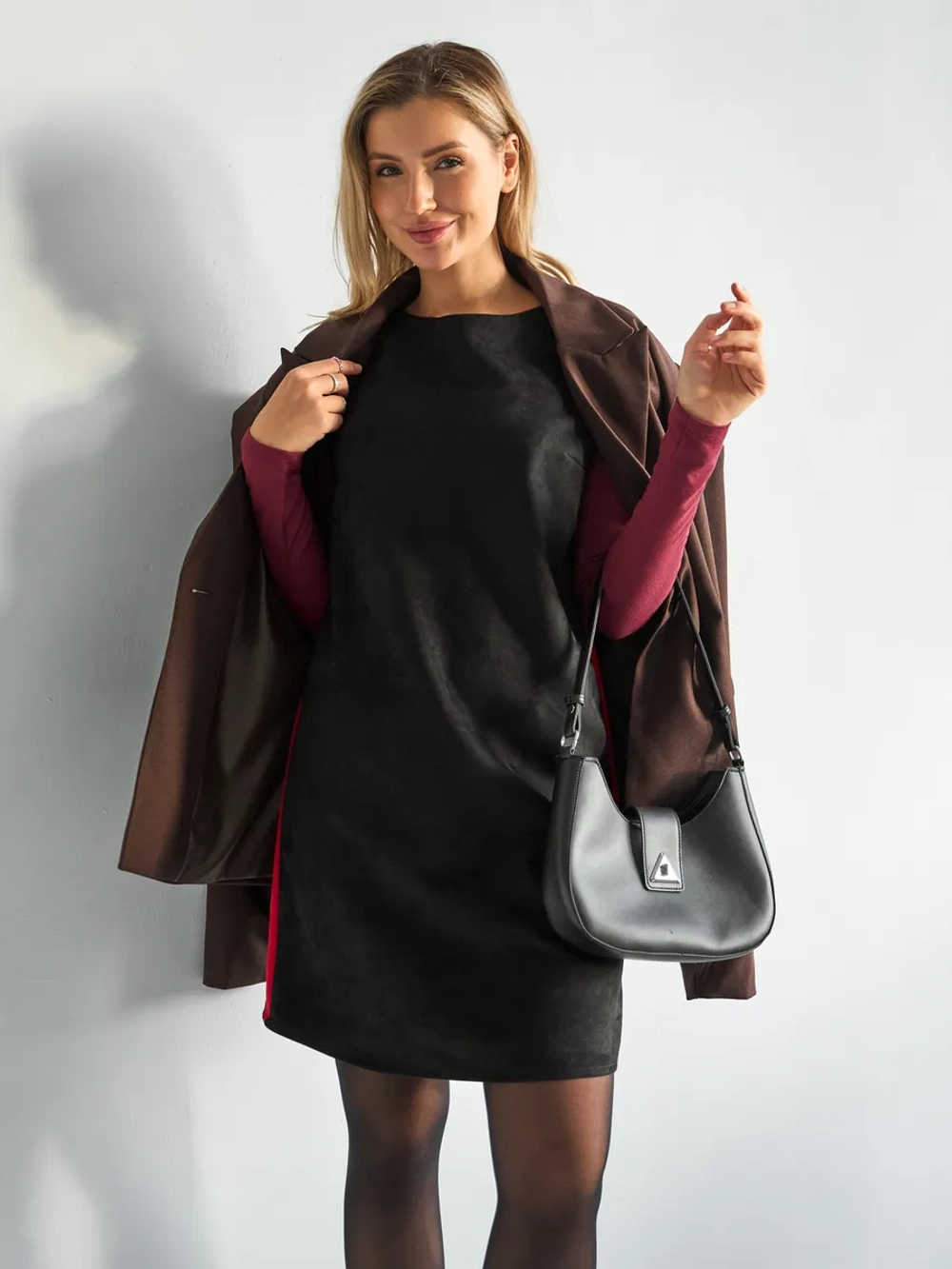 Платье сарафан офисное замшевое А силуэт с лампасами