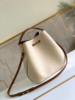 Louis Vuitton NeoNoe MM