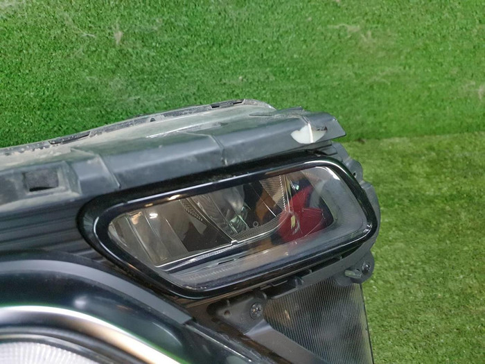 Битая Фара правая Kia Carnival 4 (2020-2023) LED