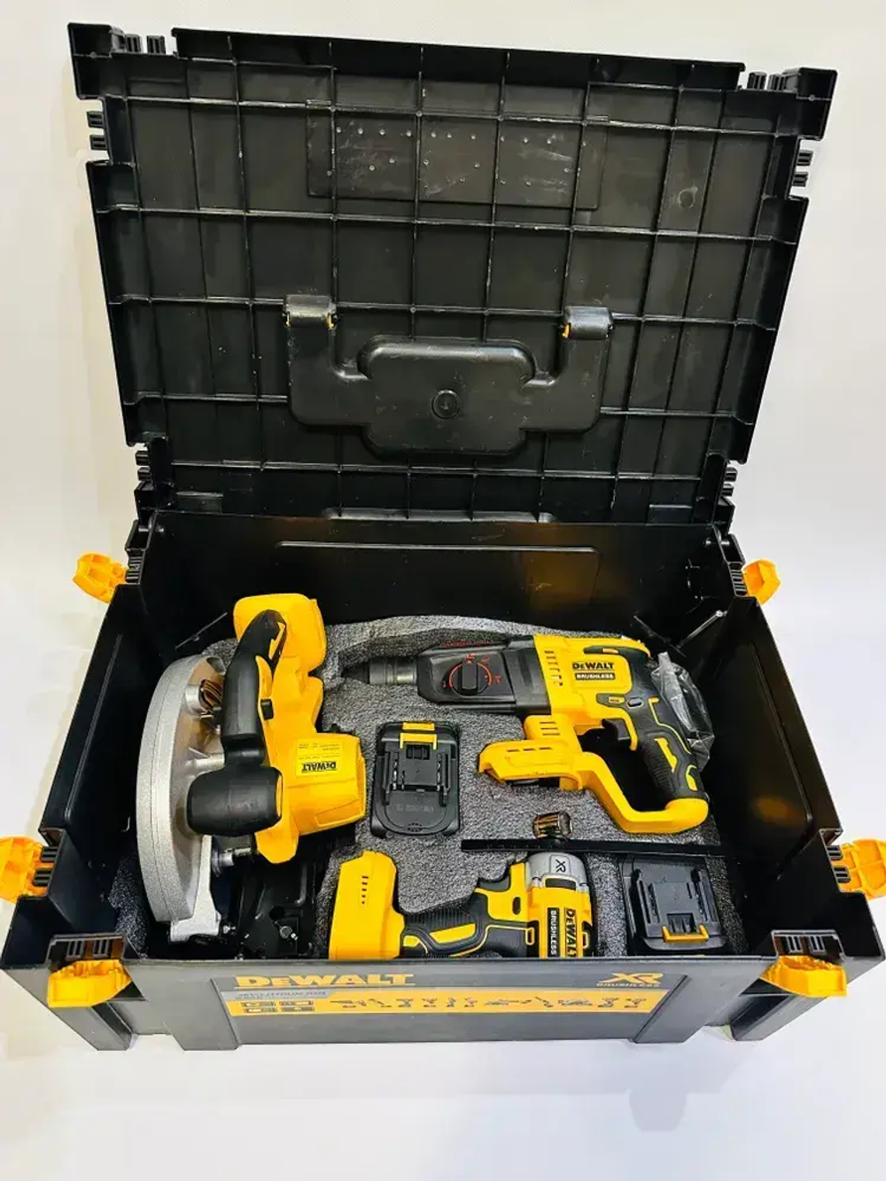 Набор аккумуляторных инструментов 11в1 DeWalt