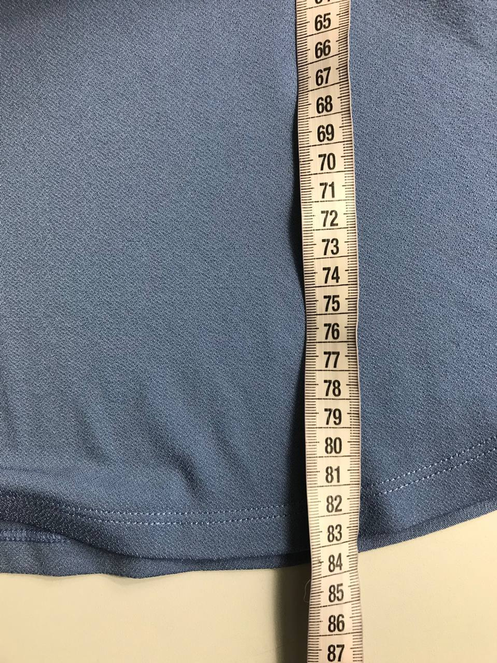 Платье H&M в красивом оттенке, лаконичного дизайна 42 размер