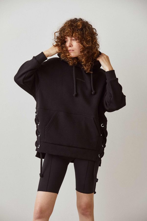 Худи с белыми люверсами Женский Черный - фото 5